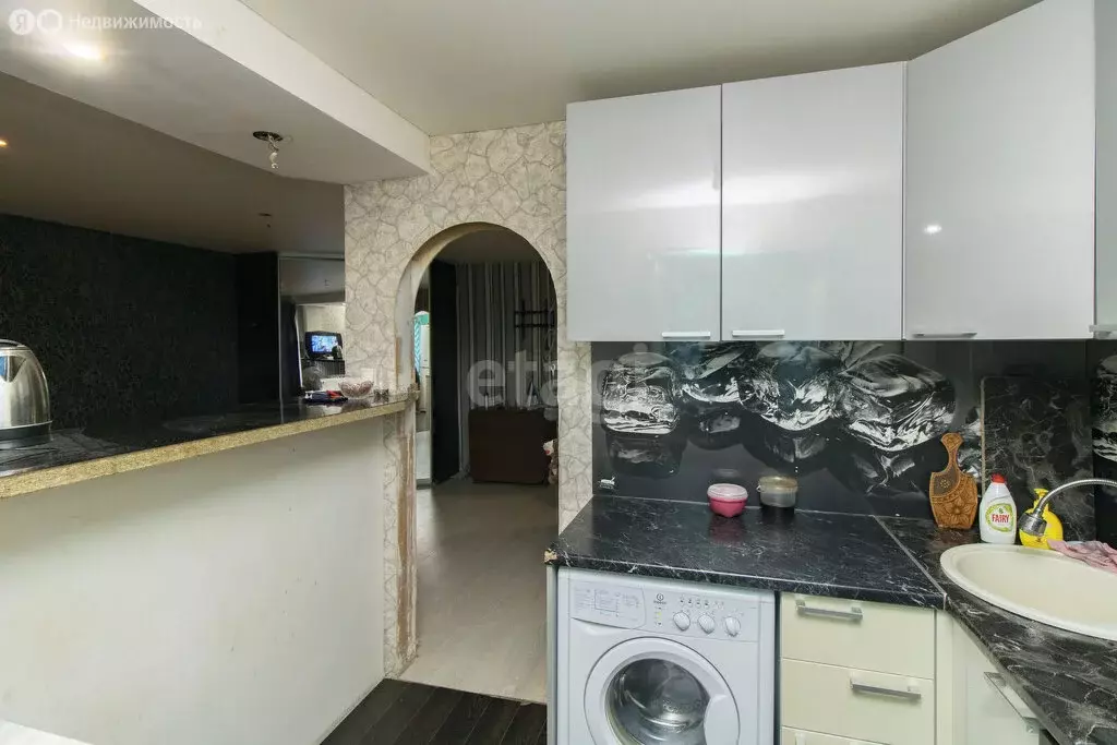 1-комнатная квартира: Тюмень, улица Мельникайте, 99 (29 м) - Фото 1
