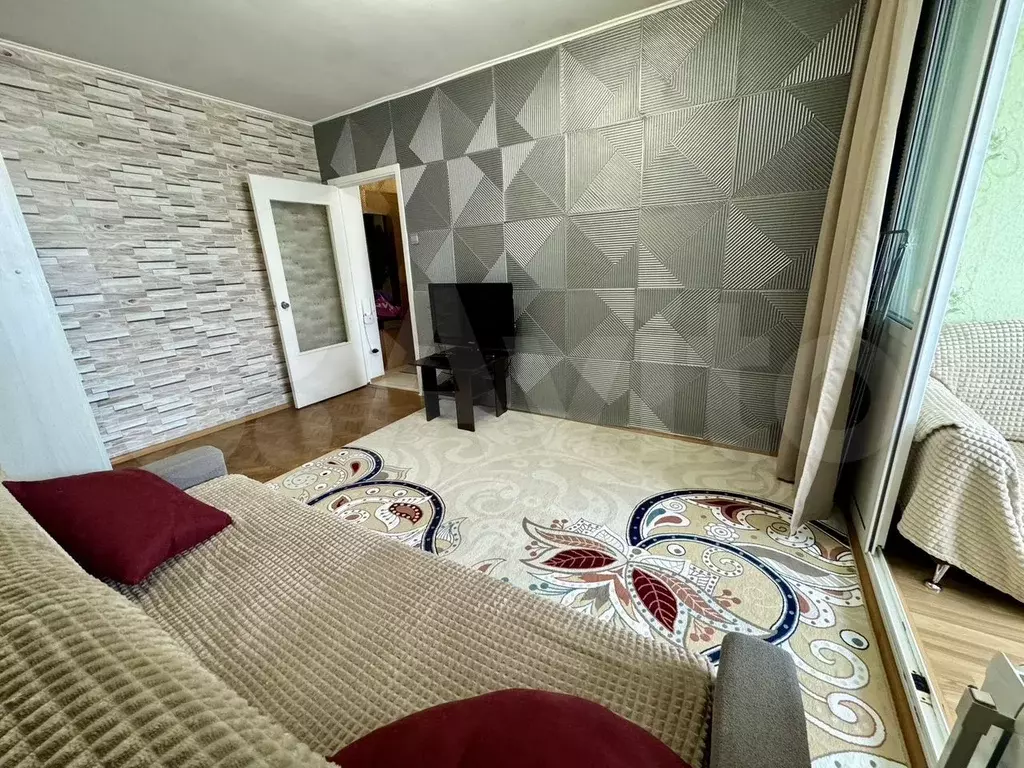 Комната 30 м в 9-к., 2/5 эт. - Фото 1
