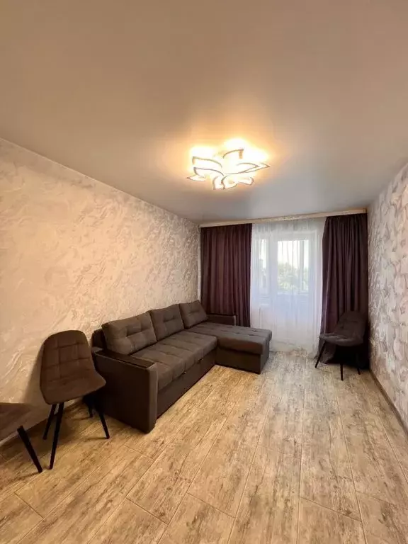 2-к кв. Крым, Белогорск ул. Нижнегорская, 48 (55.0 м) - Фото 1