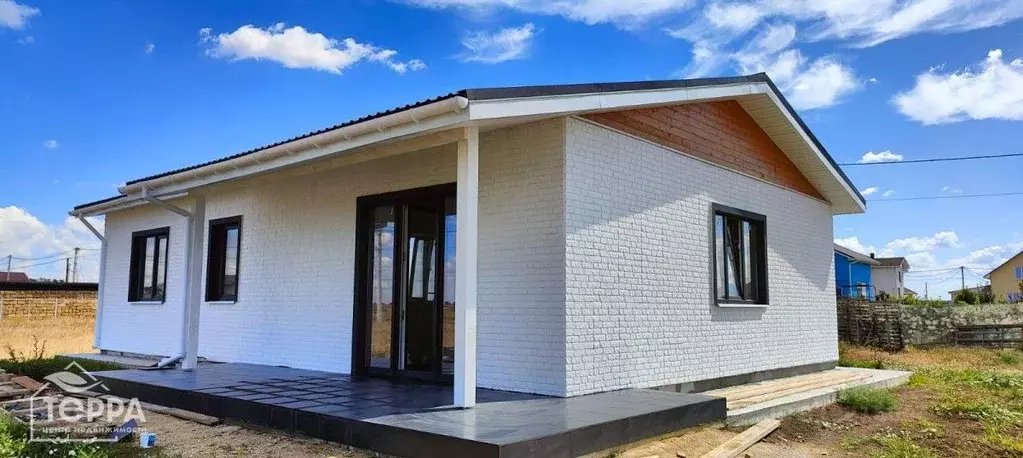 Дом в Крым, Сакский район, с. Уютное ул. Садовая (100 м) - Фото 0