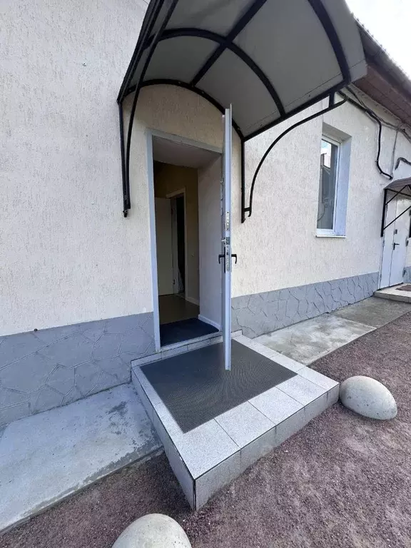 Помещение свободного назначения в Ленинградская область, Коммунар г. ... - Фото 2