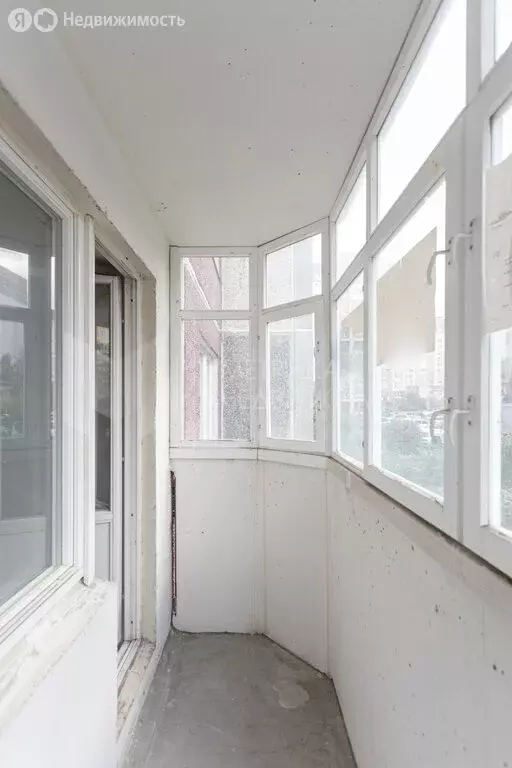2-комнатная квартира: Тюмень, улица Николая Семёнова, 27 (90.5 м) - Фото 1