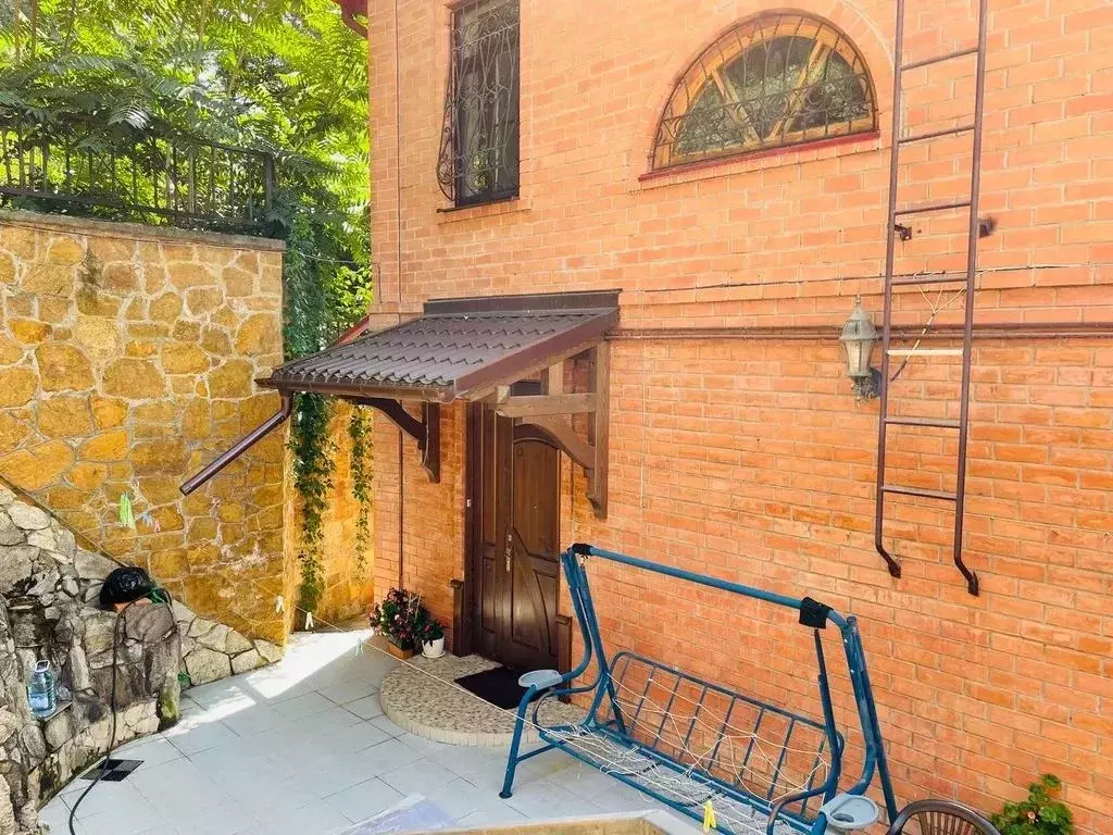 Дом в Ставропольский край, Кисловодск ул. Алексея Реброва, 7А (100 м) - Фото 2