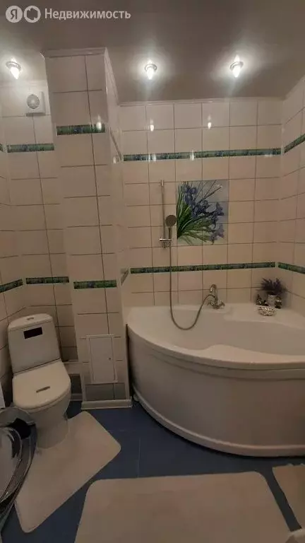 3-комнатная квартира: Нальчик, улица Атажукина, 8 (90 м) - Фото 0