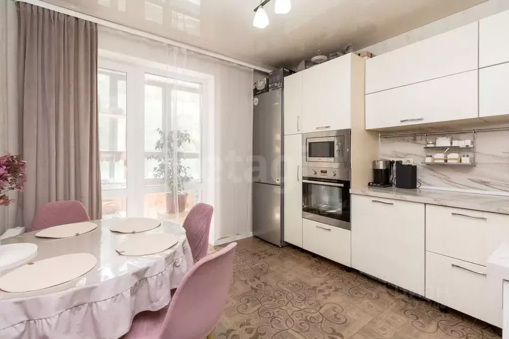 2-к кв. Тюменская область, Тюмень ул. Газовиков, 71 (56.0 м) - Фото 1