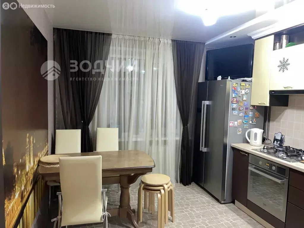 2-комнатная квартира: Новочебоксарск, улица Строителей, 1к1 (54.8 м) - Фото 1