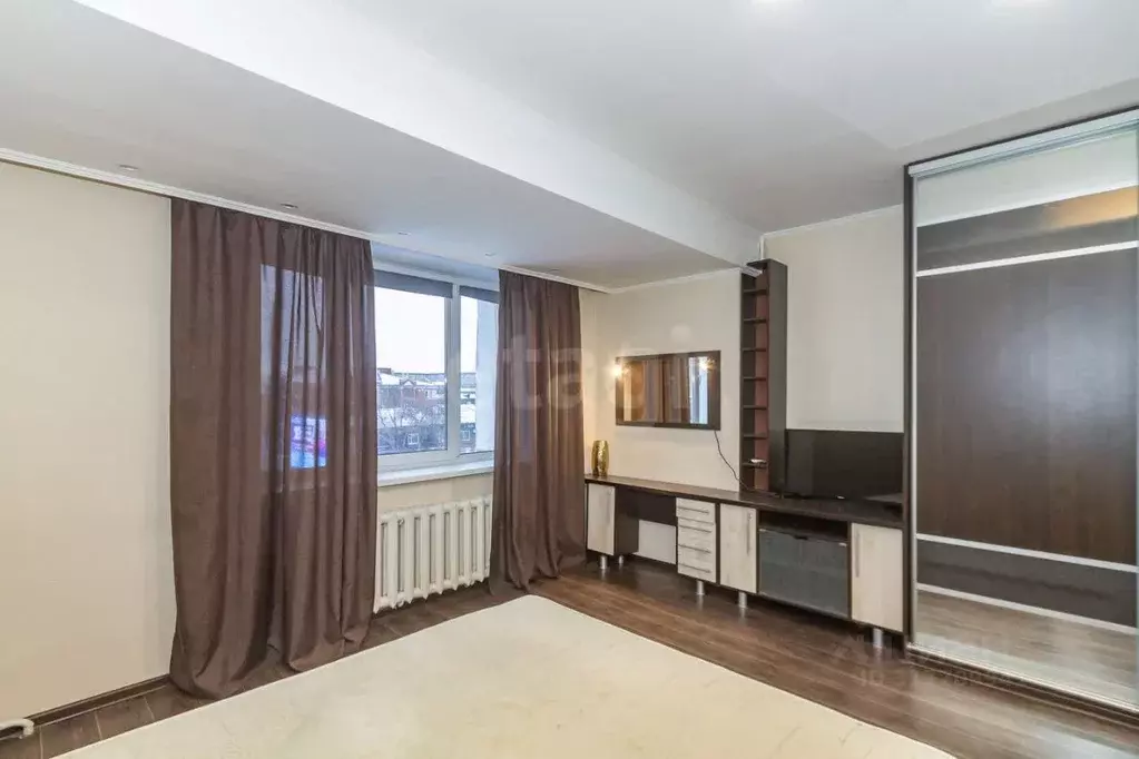 2-к кв. Омская область, Омск ул. Чкалова, 37 (77.3 м) - Фото 0
