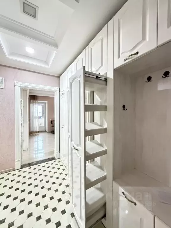 3-к кв. Красноярский край, Красноярск ул. Михаила Годенко, 7 (79.3 м) - Фото 1