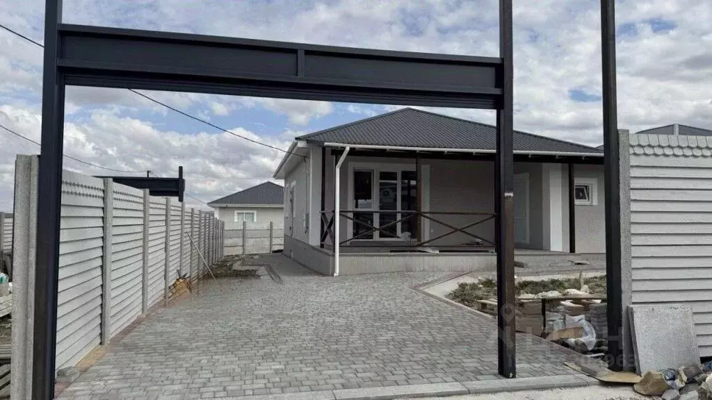 Дом в Крым, Симферопольский район, Добровское с/пос, с. Пионерское ул. ... - Фото 1