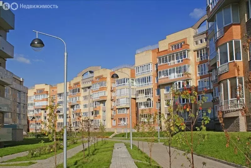 3-комнатная квартира: деревня Глухово, улица Рублёвское Предместье, ... - Фото 0