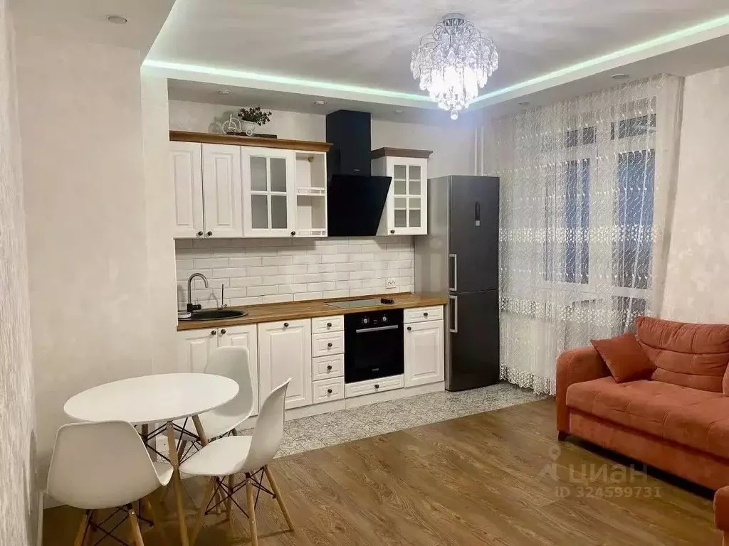 2-к кв. Тюменская область, Тюмень ул. Тимофея Чаркова, 81 (59.4 м) - Фото 1