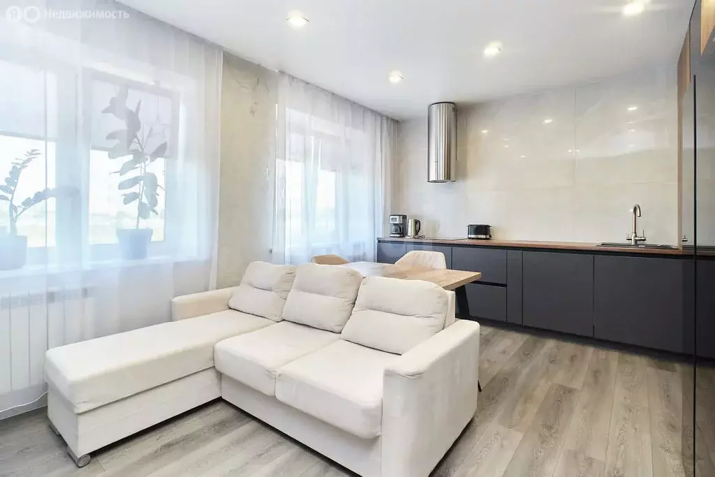 2-комнатная квартира: Тюмень, улица Мельникайте, 32 (66 м) - Фото 1