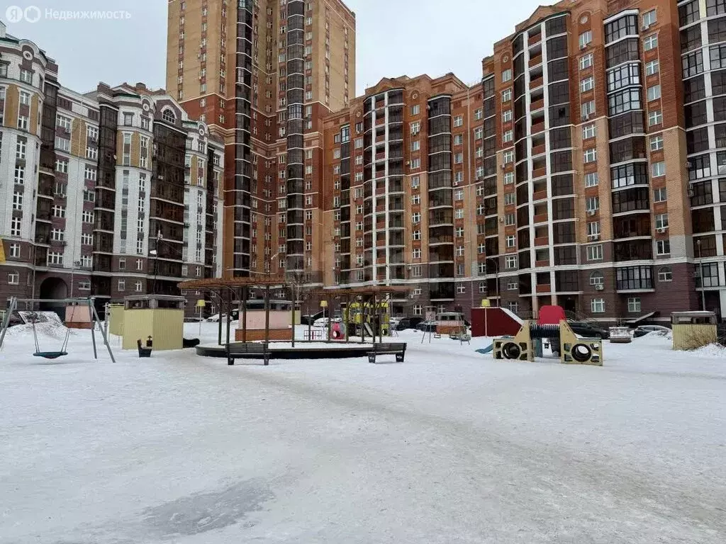 3-комнатная квартира: Казань, улица Баки Урманче, 8 (85 м) - Фото 1