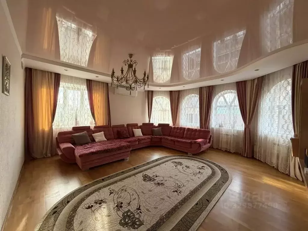 Дом в Калмыкия, Элиста ул. Номто Очирова, 46 (200 м) - Фото 1