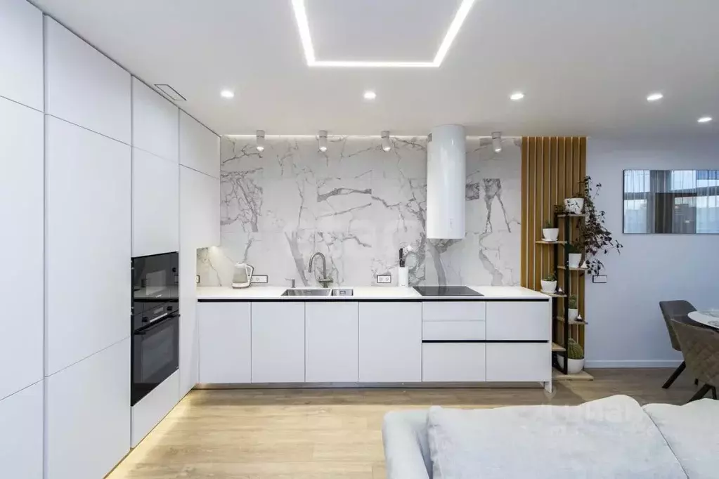 3-к кв. Тюменская область, Тюмень ул. Максима Горького, 68 (98.0 м) - Фото 1