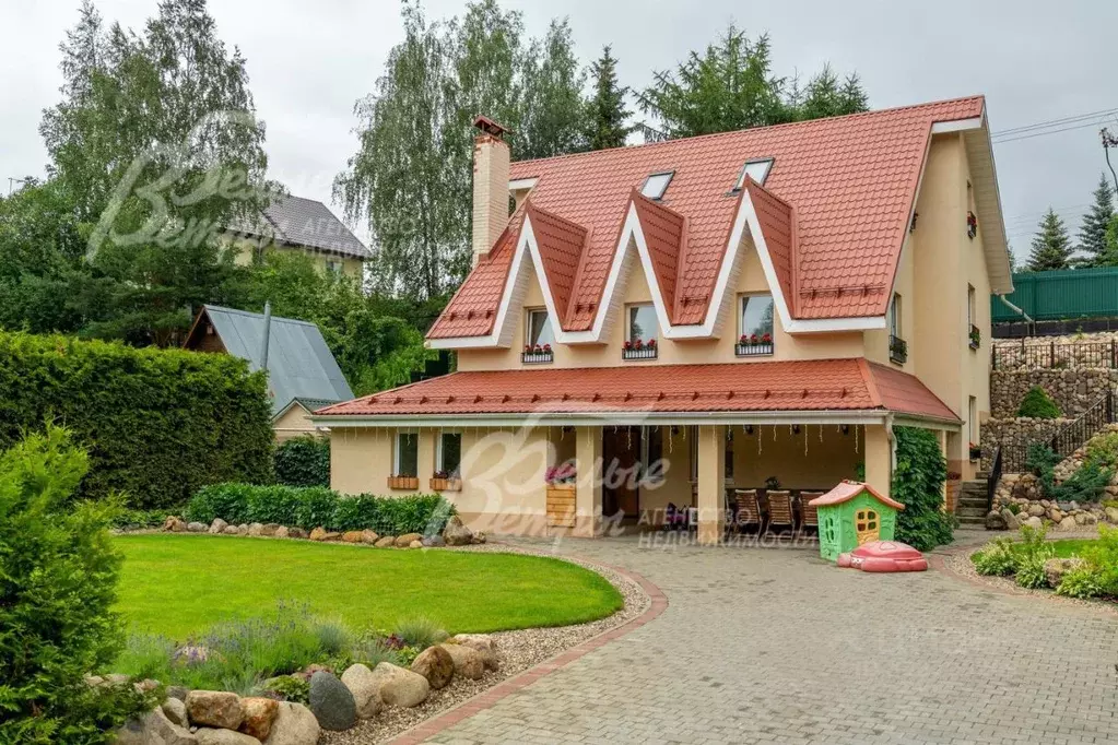 Дом в Москва д. Лаптево, ул. Центральная (370 м) - Фото 1
