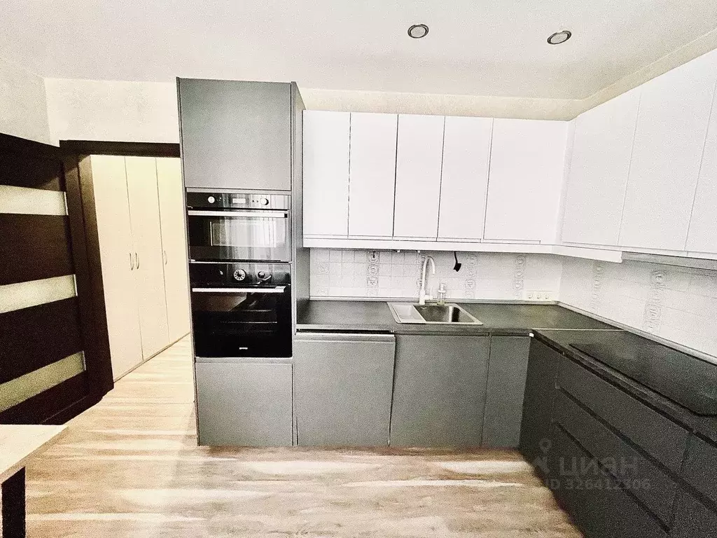 2-к кв. Омская область, Омск ул. 28-я Северная, 22 (60.0 м) - Фото 2