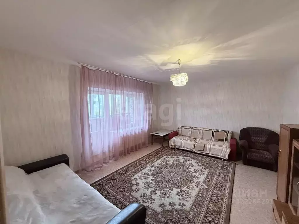 2-к кв. Вологодская область, Череповец Ленинградская ул., 38 (70.4 м) - Фото 1