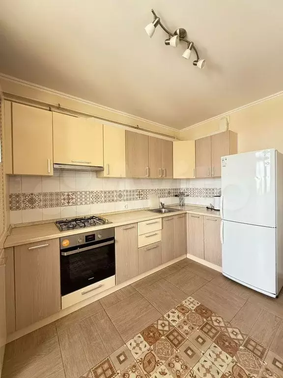 2-к. квартира, 65 м, 4/9 эт. - Фото 1