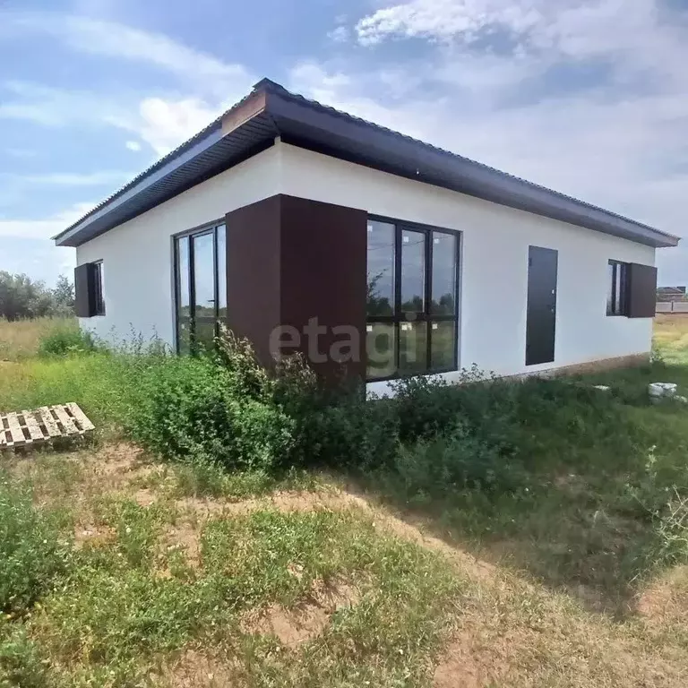 Дом в Саратовская область, Энгельс  (100 м) - Фото 1