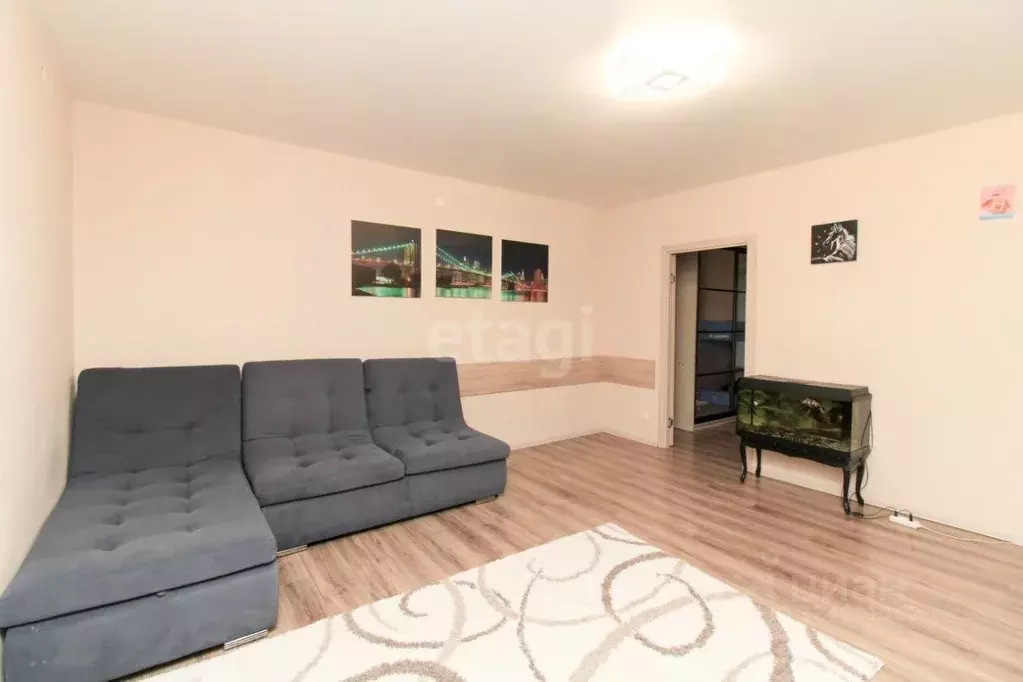 2-к кв. Красноярский край, Красноярск ул. Петра Ломако, 4 (60.1 м) - Фото 0