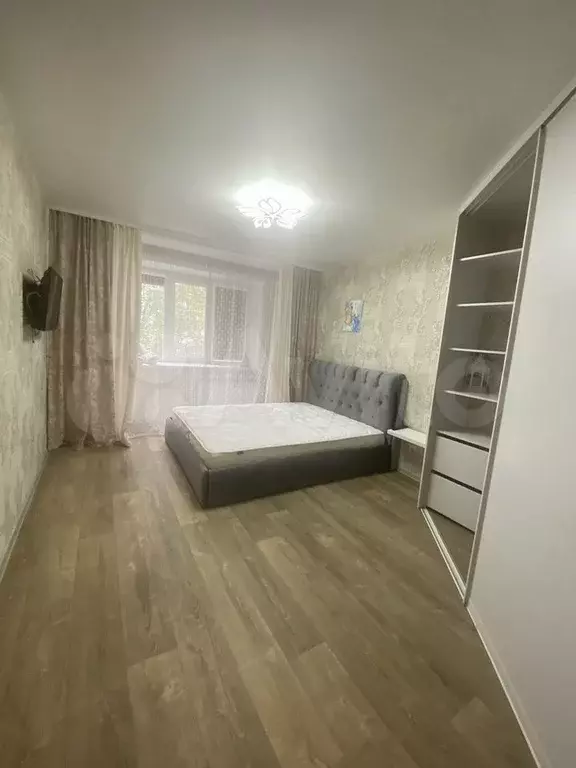 1-к. квартира, 52 м, 1/9 эт. - Фото 1