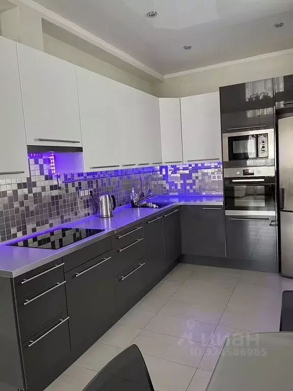 2-к кв. Омская область, Омск Старгород мкр, ул. Шукшина, 11 (70.0 м) - Фото 1