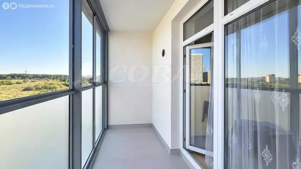 3-комнатная квартира: Тюмень, улица Владимира Бахарева, 1к1 (70 м) - Фото 1