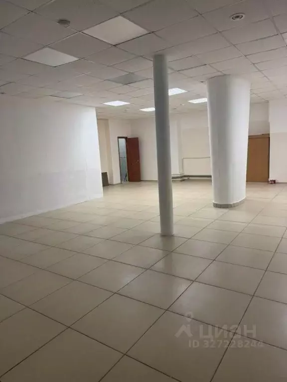 Помещение свободного назначения в Татарстан, Набережные Челны просп. ... - Фото 1