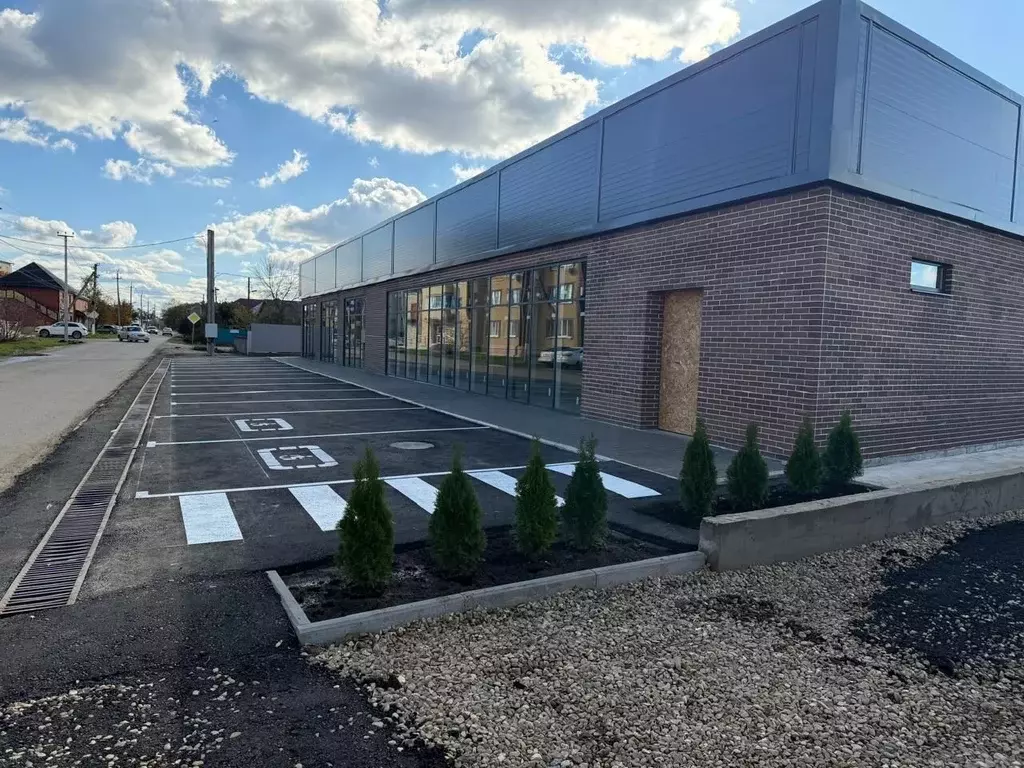 Торговая площадь в Адыгея, Адыгейск ул. Айтеча Кушмизокова, 7 (600 м) - Фото 1