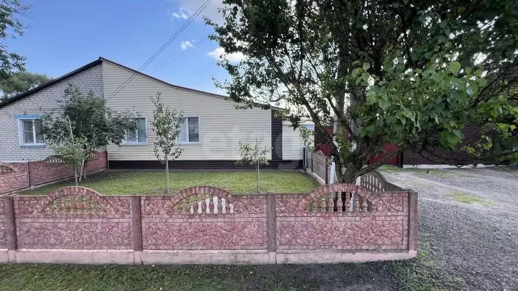 Дом в Белгородская область, Старооскольский городской округ, с. ... - Фото 1