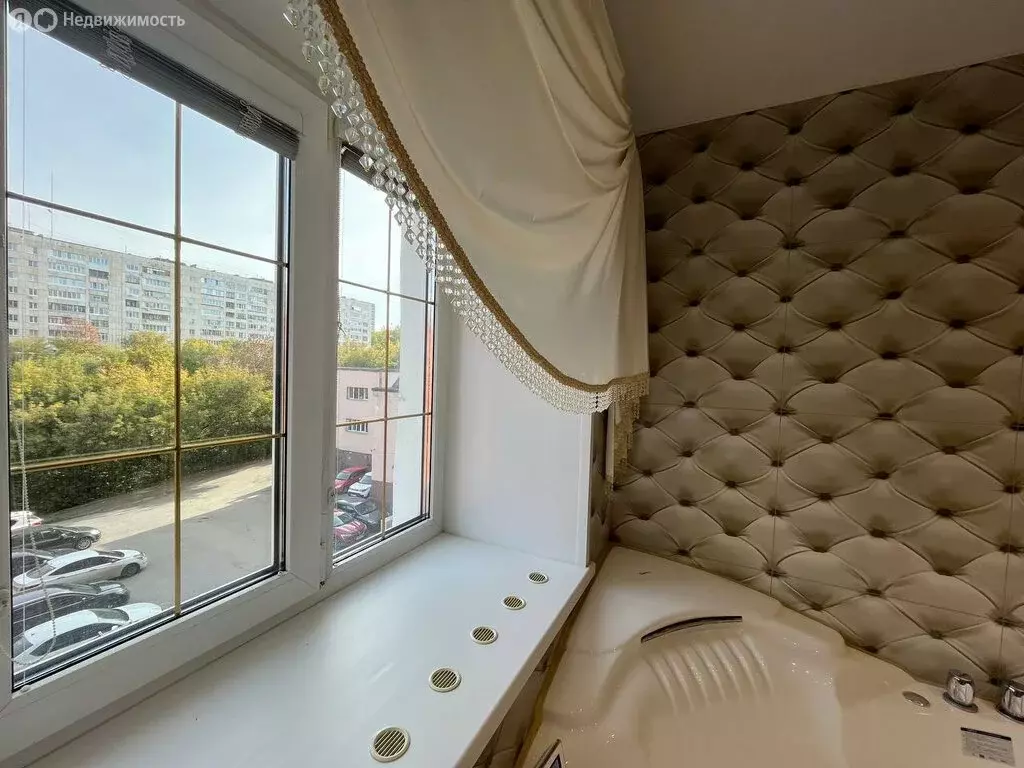 4-комнатная квартира: Уфа, улица Цюрупы, 151 (123 м) - Фото 1