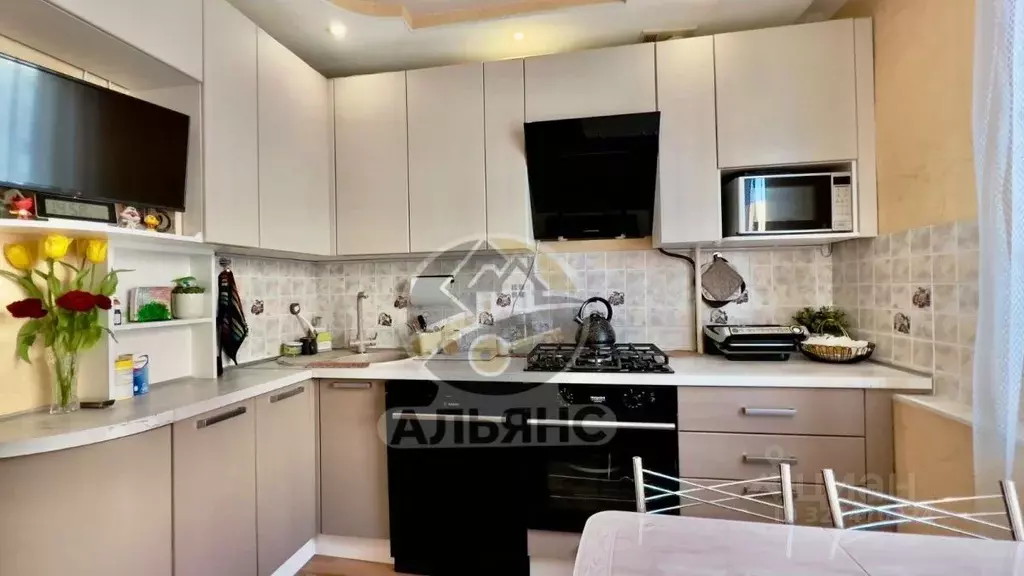 3-к кв. Ямало-Ненецкий АО, Новый Уренгой Дружба мкр, 1/2 (64.5 м) - Фото 2