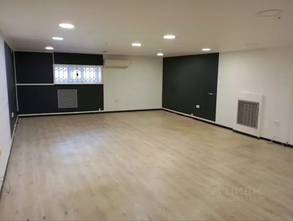 Помещение свободного назначения в Удмуртия, Ижевск ул. 9 Января, 257 ... - Фото 1