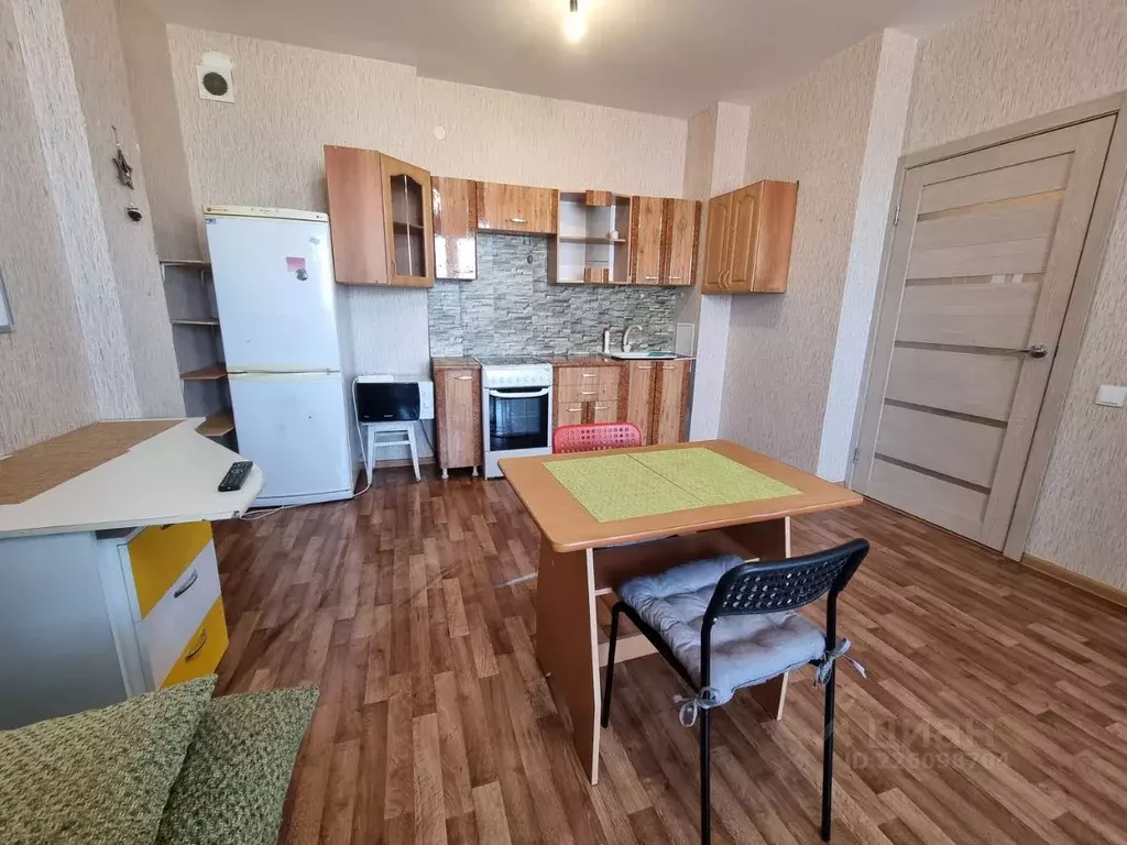 2-к кв. Красноярский край, Красноярск ул. Александра Матросова, 32 ... - Фото 0