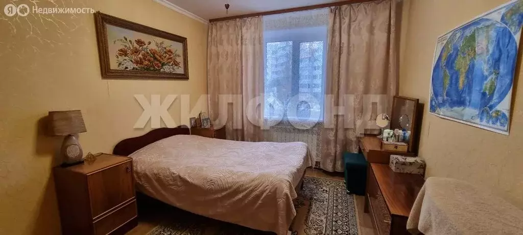3-комнатная квартира: Строитель, улица Жукова, 11 (76 м) - Фото 0