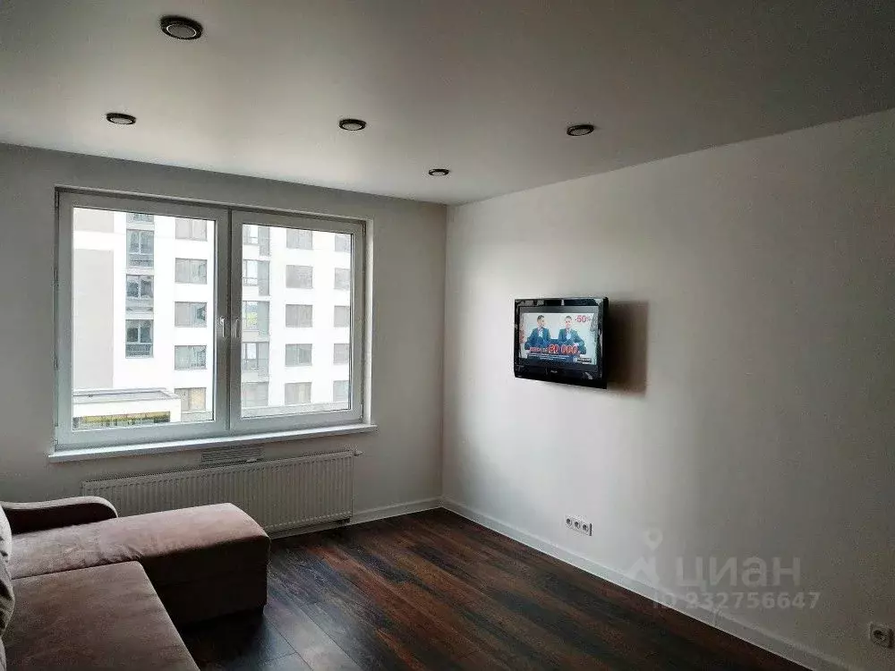 Студия Тюменская область, Тюмень ул. Ю.-Р.Г. Эрвье, 32к1 (33.0 м) - Фото 0