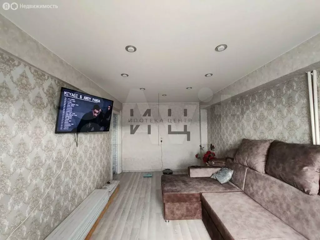 3-комнатная квартира: посёлок городского типа Жирекен, 29 (68.4 м) - Фото 1