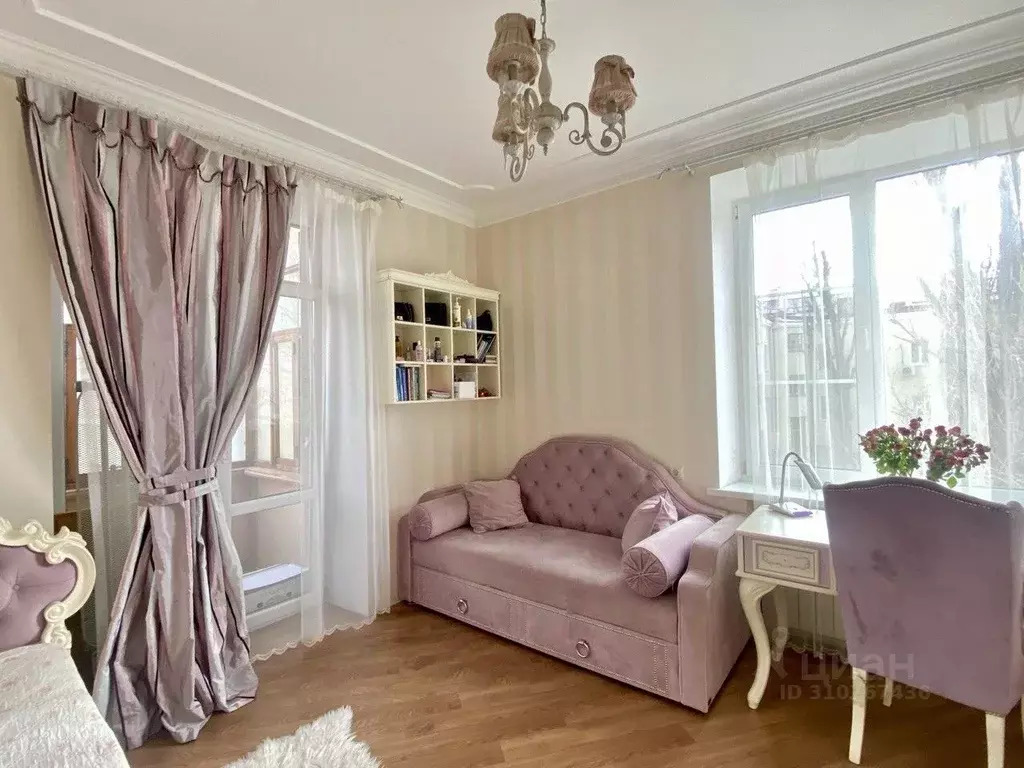 4-к кв. Волгоградская область, Волгоград ул. В.И. Ленина, 25 (90.7 м) - Фото 0