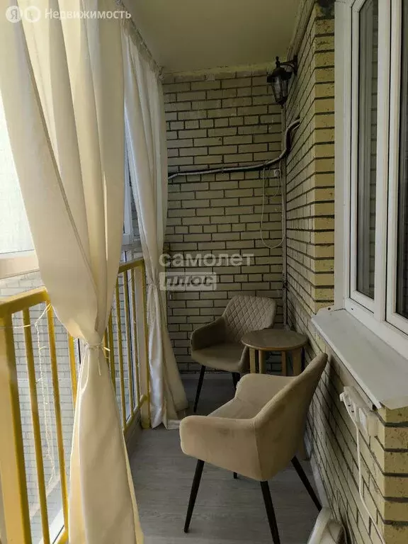 2-комнатная квартира: Омск, улица Архиепископа Сильвестра, 9 (58 м) - Фото 1