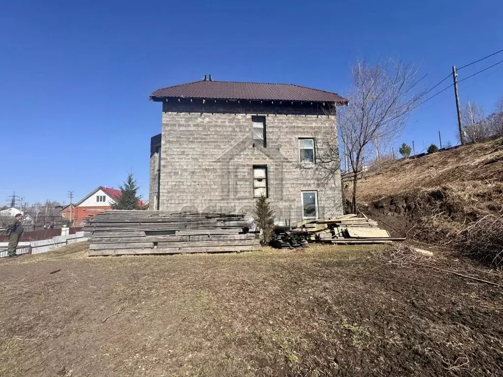 Дом в Красноярский край, Красноярск городской округ, пос. Солонцы ул. ... - Фото 1