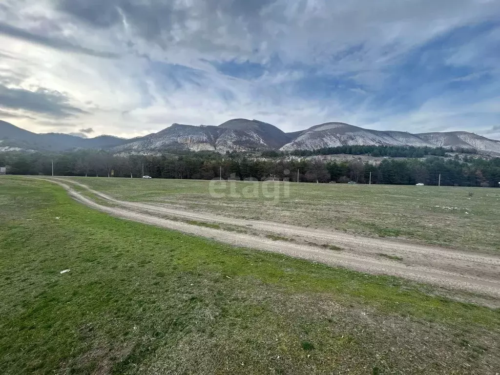 Участок в Карачаево-Черкесия, Хабезский район, Зеюко аул ул. Умара ... - Фото 0