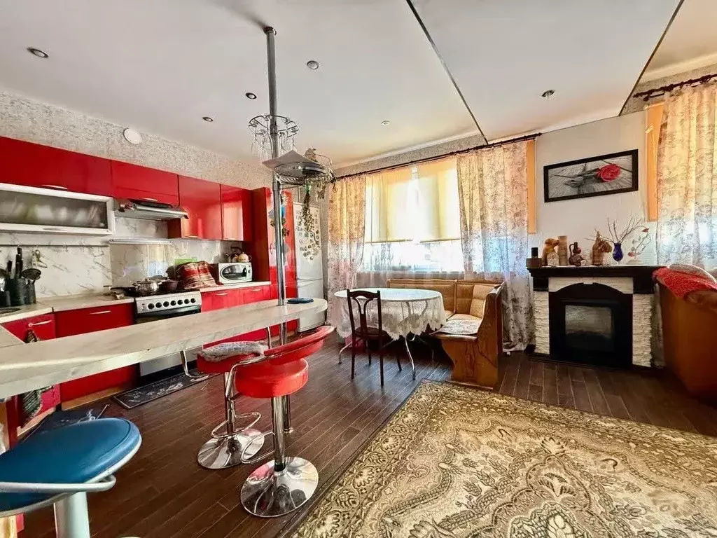 Дом в Иркутская область, Ангарск 258-й кв-л, 82 (140 м) - Фото 1