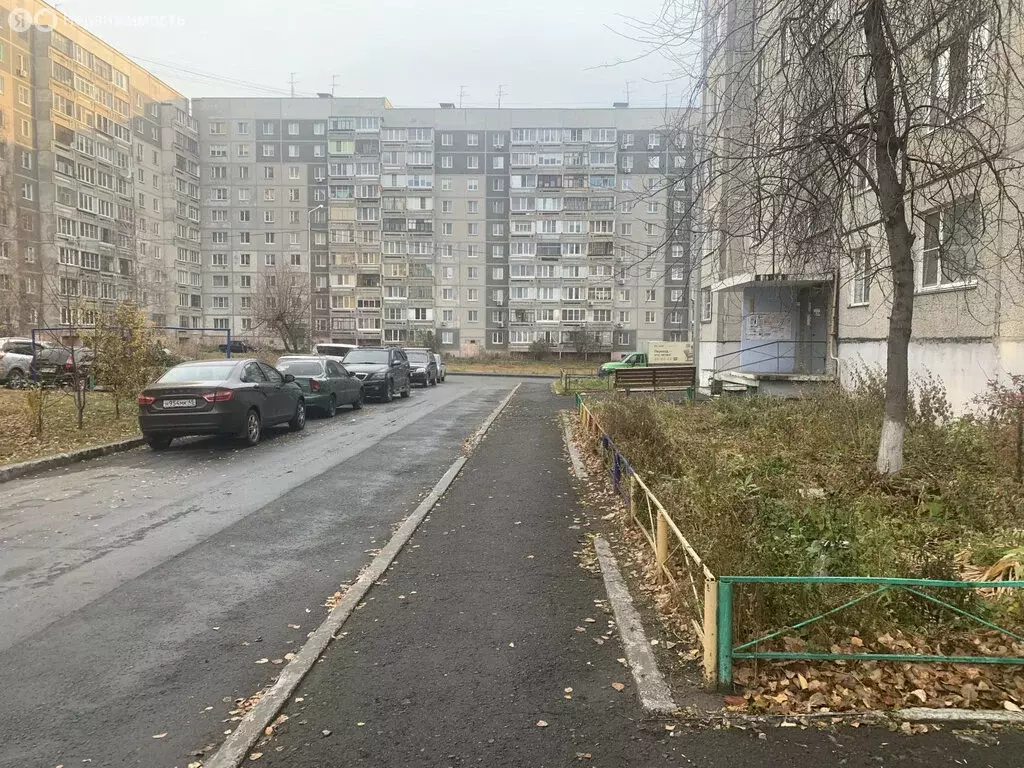 3-комнатная квартира: Курган, жилой район Заозёрный, 3-й микрорайон, ... - Фото 2