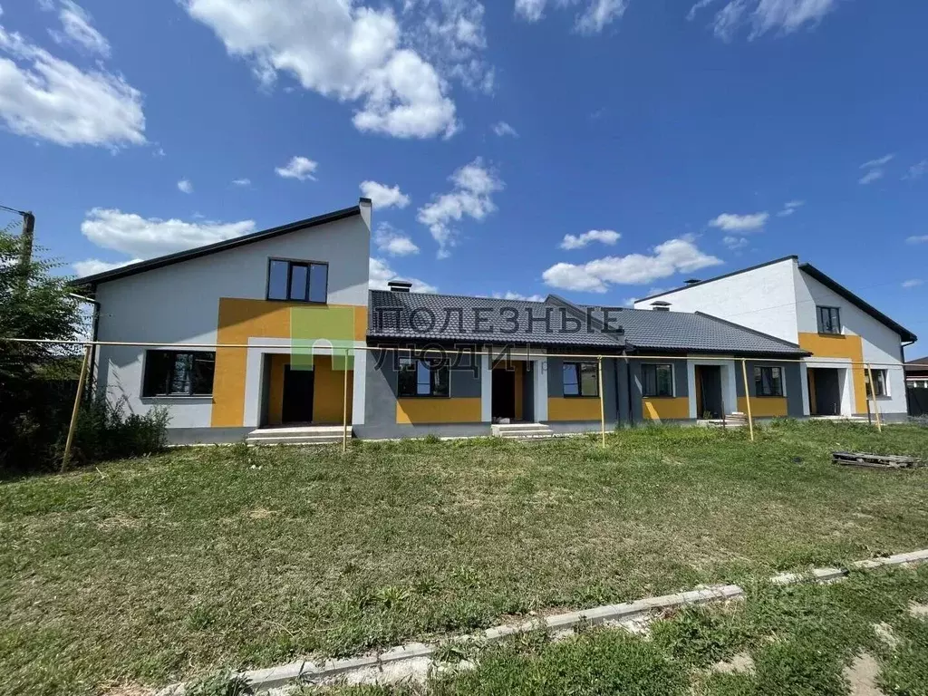 Таунхаус в Самарская область, Сызрань Бузулукская ул., 12 (100 м) - Фото 1