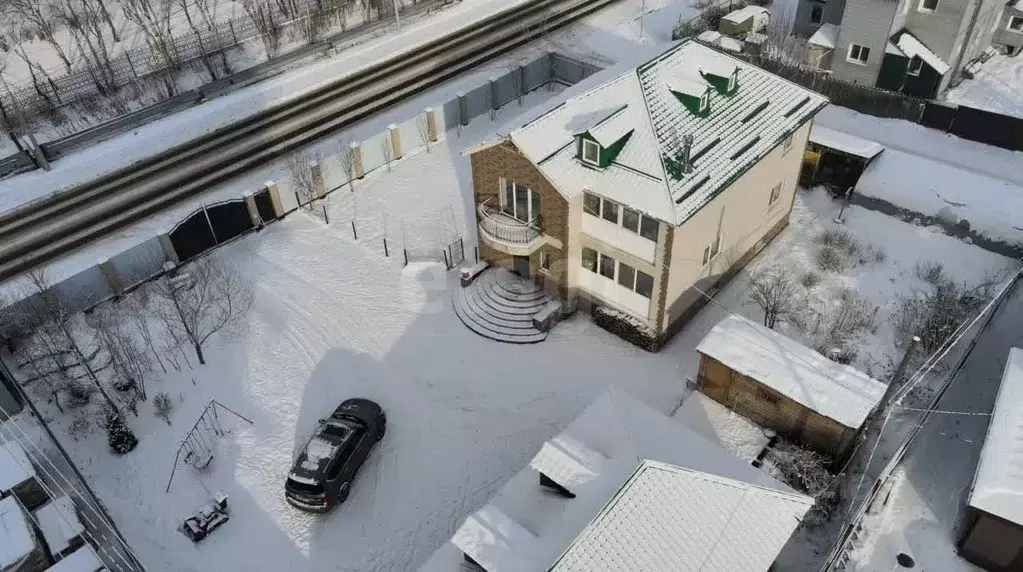 Дом в Сахалинская область, Южно-Сахалинск Больничная ул., 47Б (305 м) - Фото 1