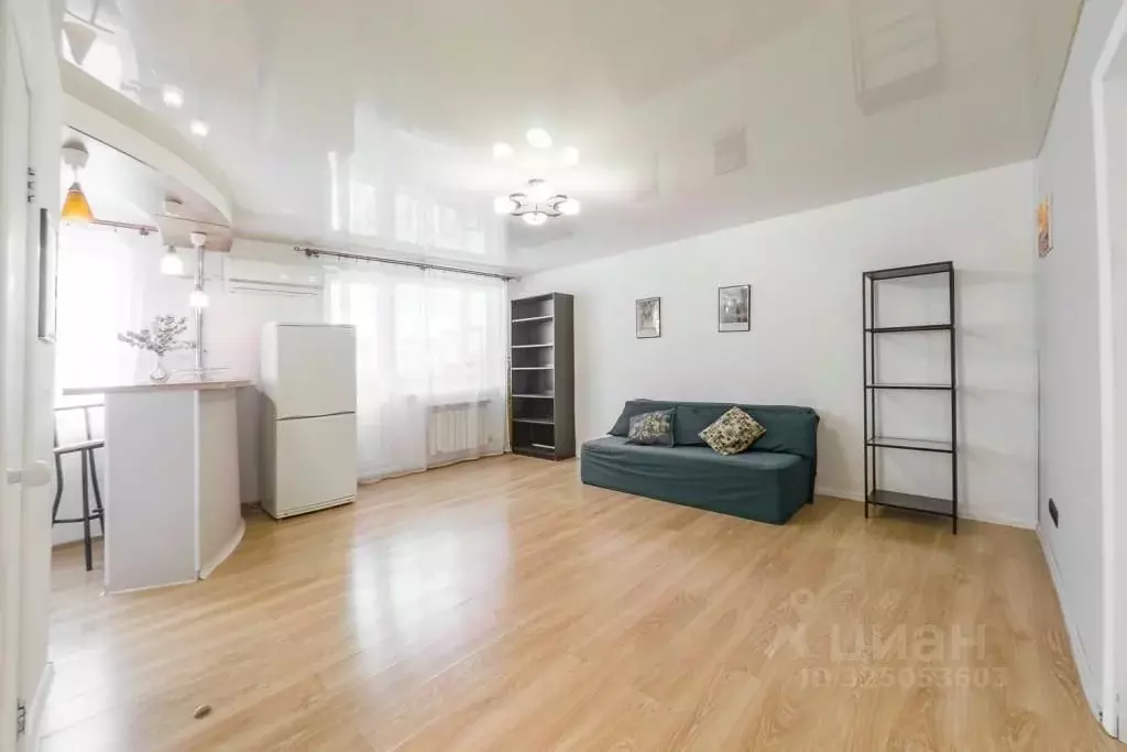 2-к кв. Свердловская область, Екатеринбург ул. Азина, 39 (46.4 м) - Фото 1