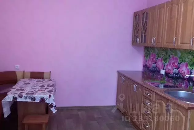 Дом в Крым, Симферопольский район, Молодежное пгт  (100 м) - Фото 1