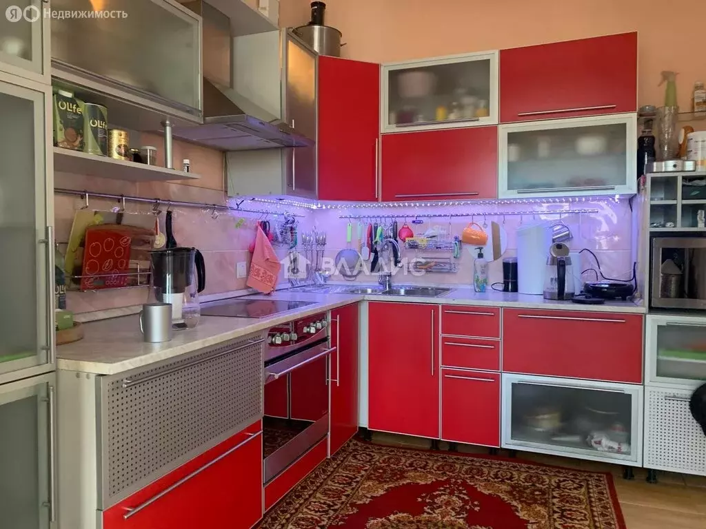 4-комнатная квартира: Бийск, улица Виктора Петрова, 16 (106.4 м) - Фото 0