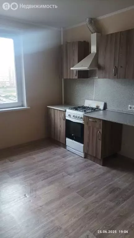 1-комнатная квартира: Саратов, улица имени Б.Н. Ерёмина, 9 (42.18 м) - Фото 0